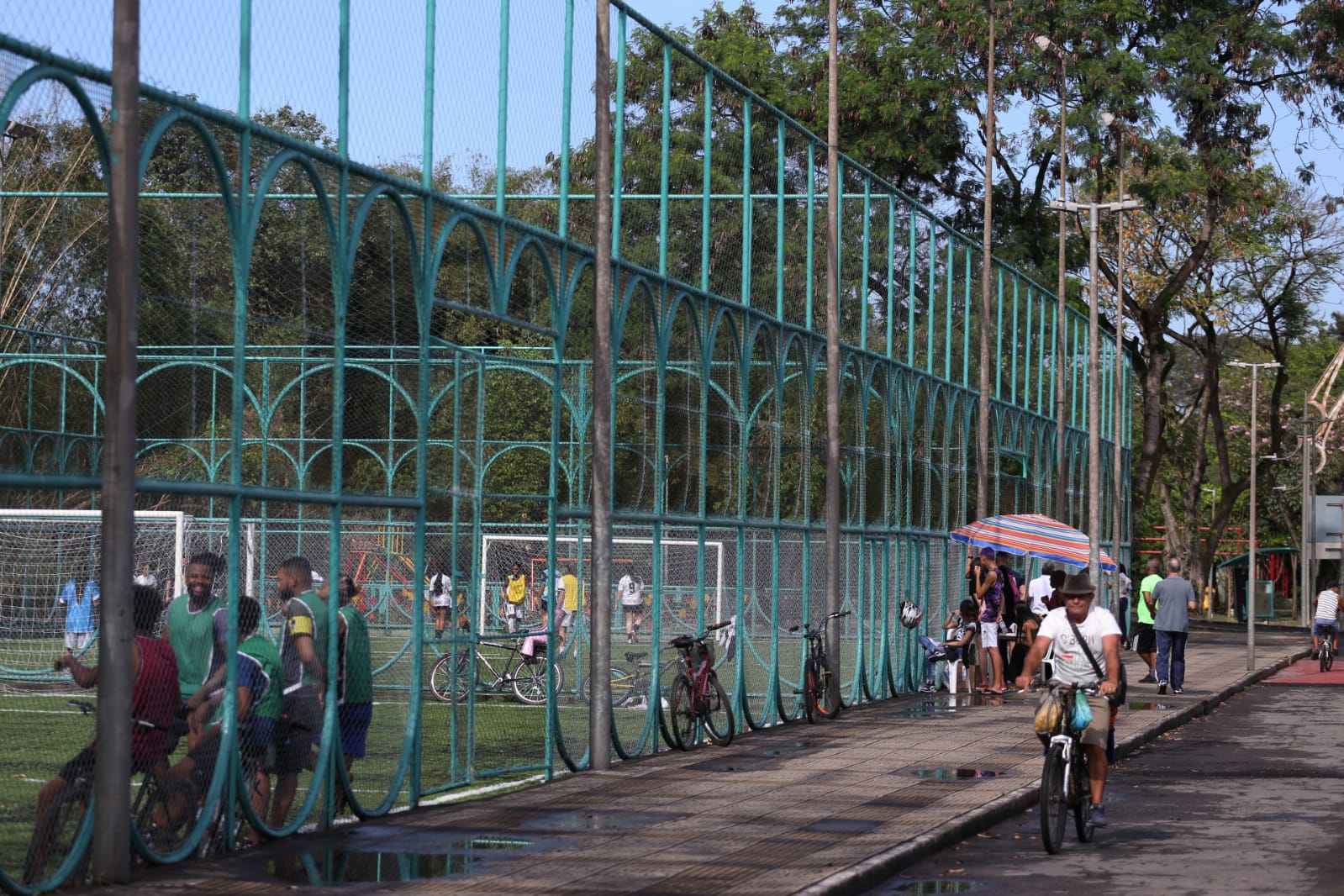 VOLTA REDONDA: POPULAO APROVEITA FIM DE SEMANA DE SOL NA BEIRA-RIO
